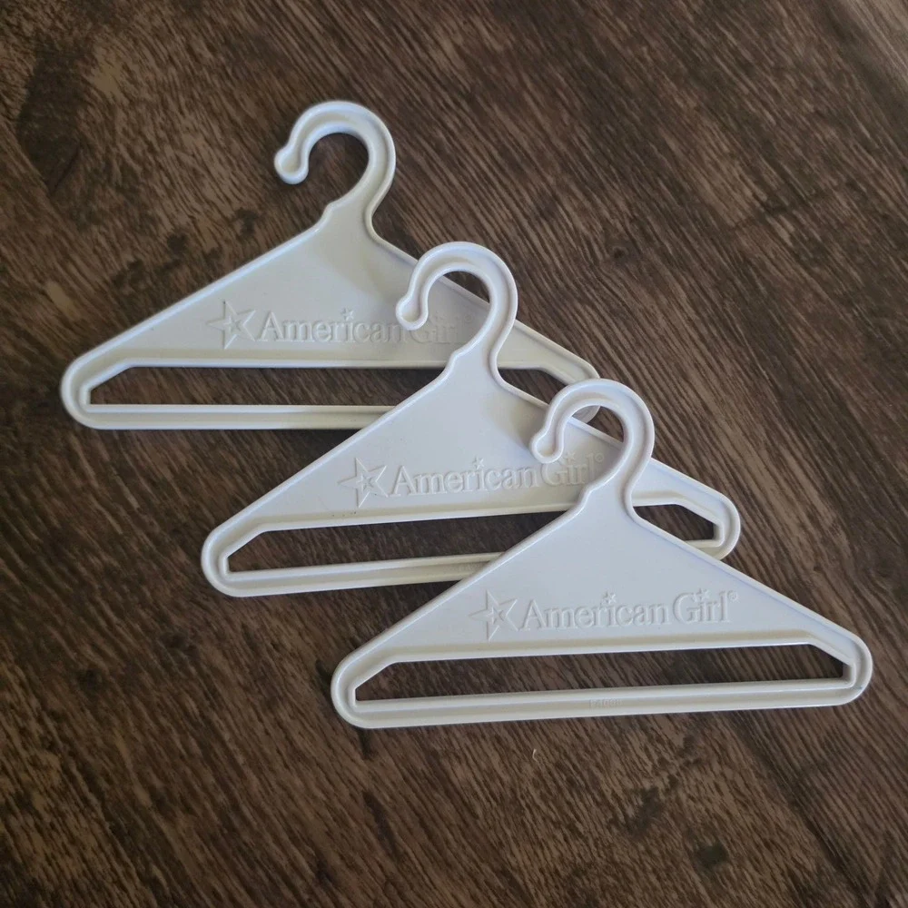 AMERICAN GIRL Doll Hangers Kids One Size White Plastic‎ Logo Set of 3 Accessory